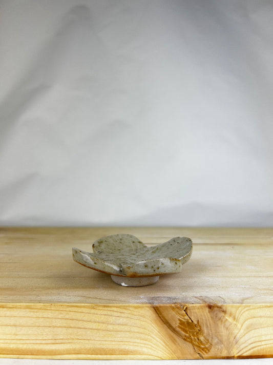 Flower wood ring dish
