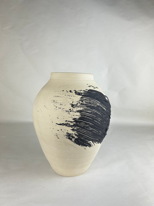 Brush vase
